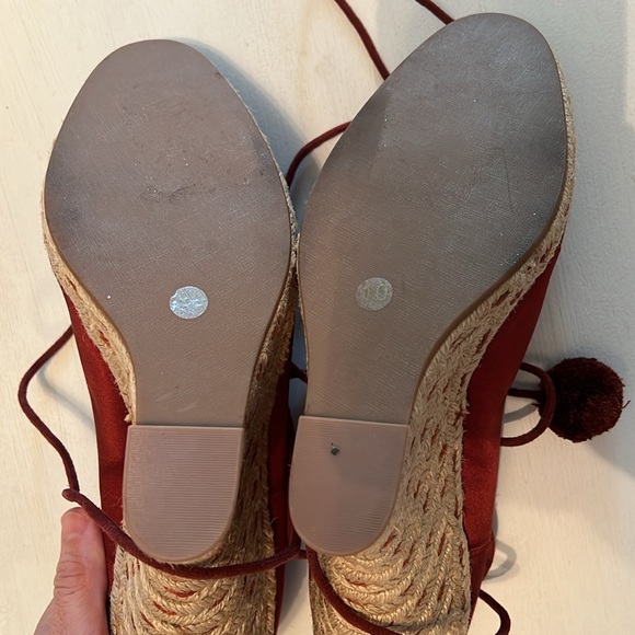 Tory Burch Red Pompom-embellished Lace-up Satin Wedge Espadrilles Merlot 10 - Picture 8 of 11